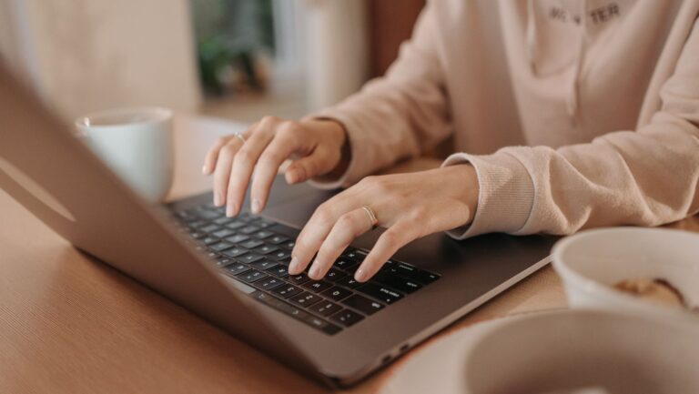 TheLaptopAdviser.com – Your Definitive Guide to Choosing the Perfect Laptop in 2025